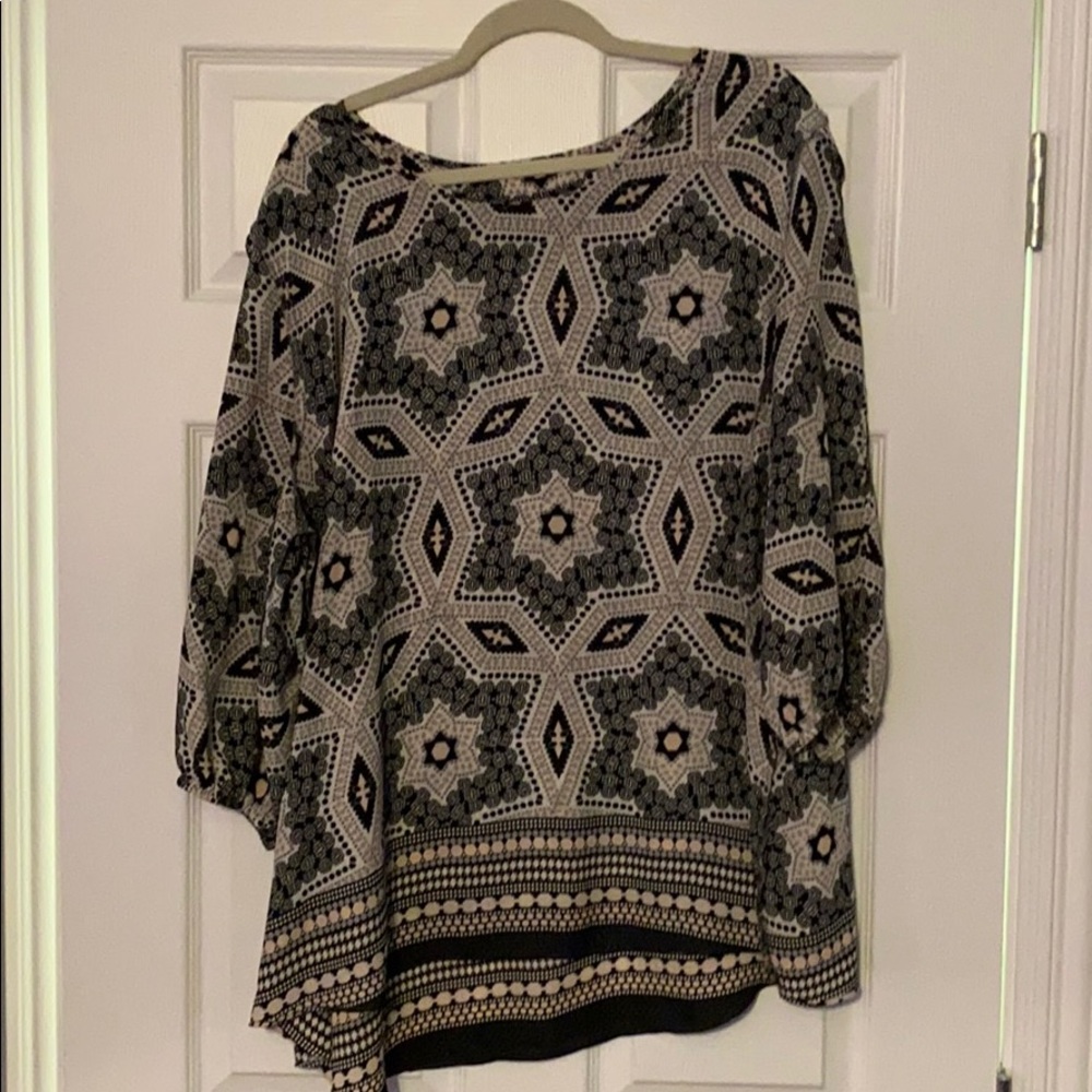 Like new Cato blouse size 22/24W